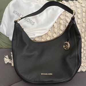 Michael kors leathershoulder bag